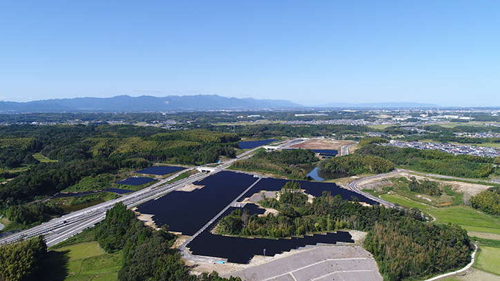 太陽光発電（津メガソーラー杜の街中勢バイパス発電所）
