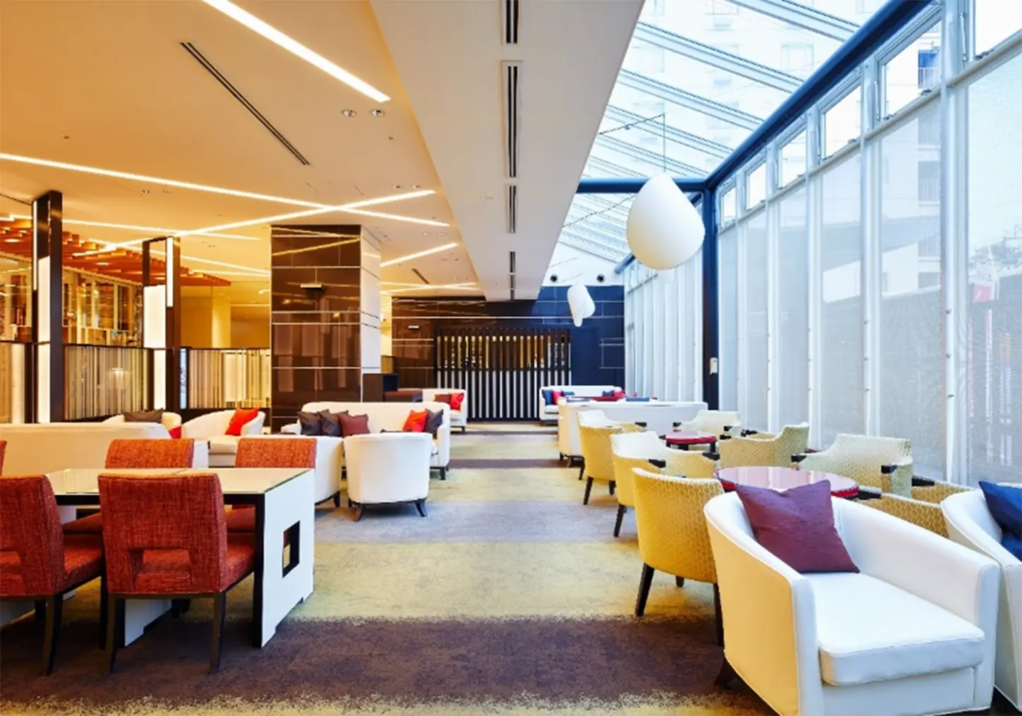 ロビーラウンジ1F