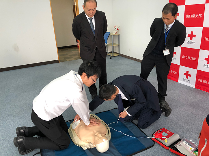 AEDを使った講習の様子