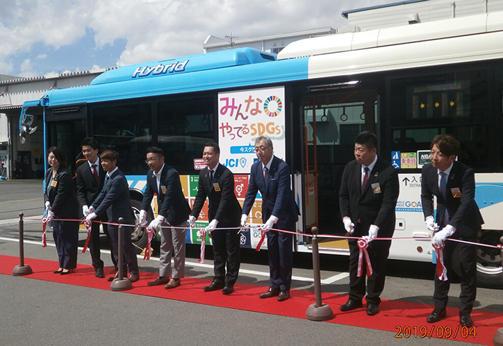 布施営業所での出発式の様子