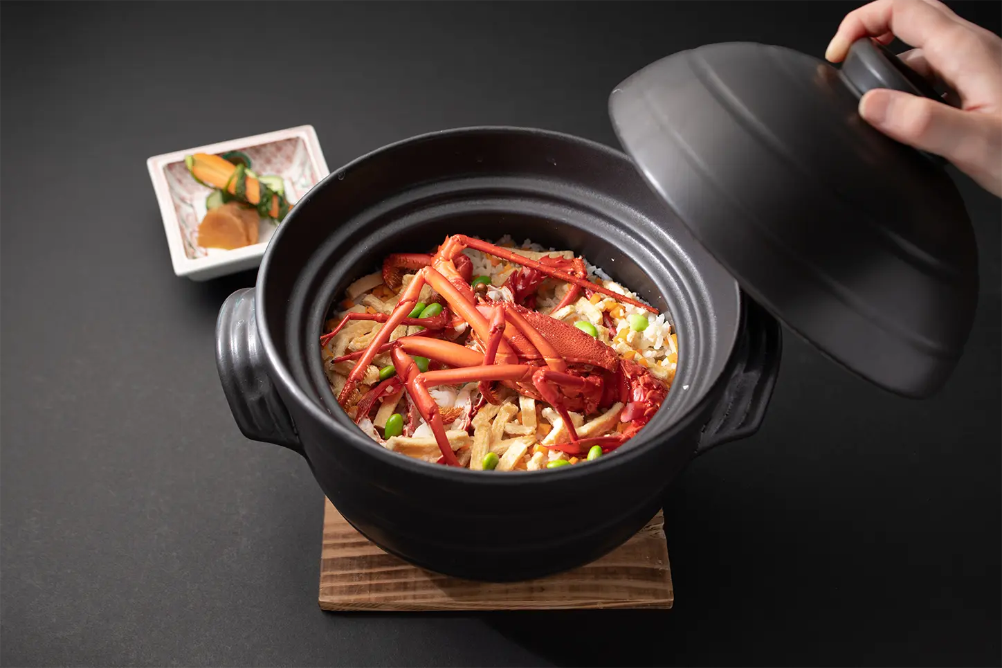 県産米を使用した土鍋炊き御飯