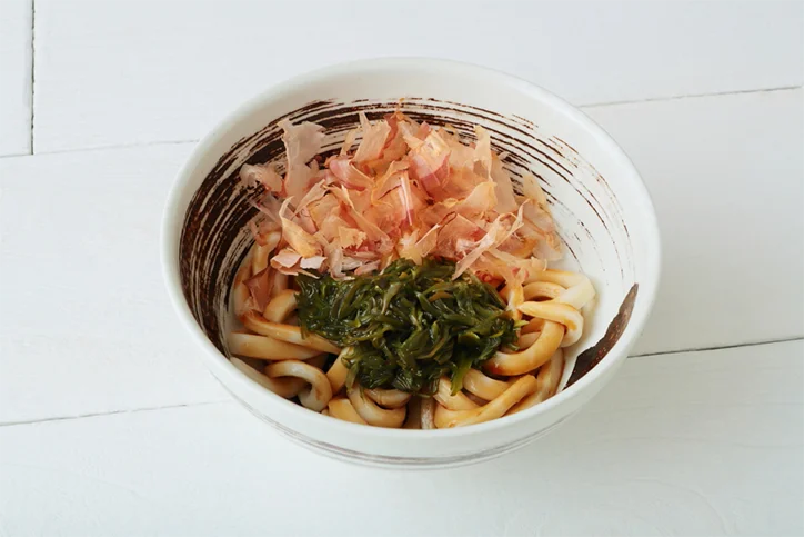 伊勢志摩産のめかぶを使用した伊勢うどん