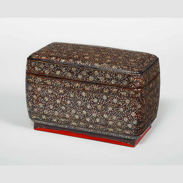 螺鈿菊唐草文小箱