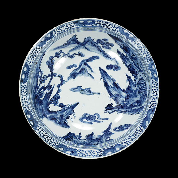 染付山水文大皿・有田（伊万里）