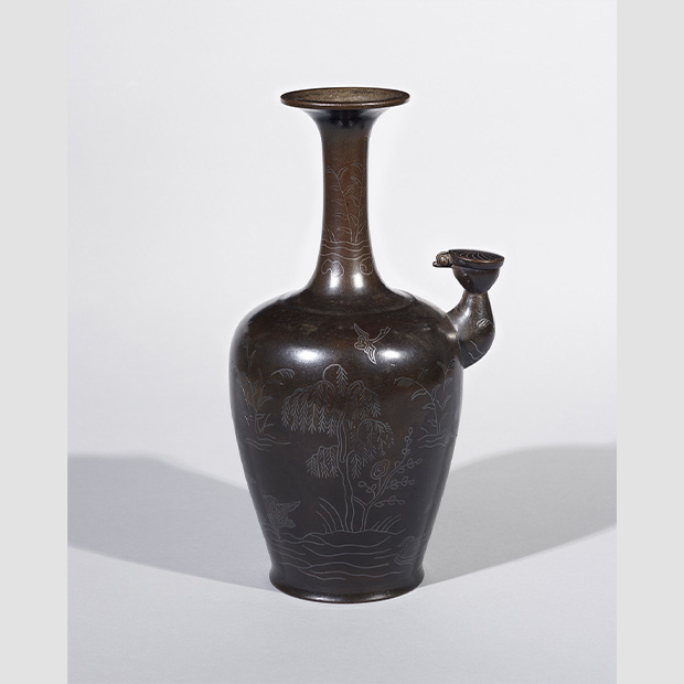 銅製銀象嵌柳水禽文浄瓶