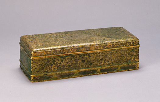 国宝　金銀鍍宝相華唐草文経箱　延暦寺蔵