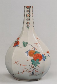 色絵菊花文八角瓶